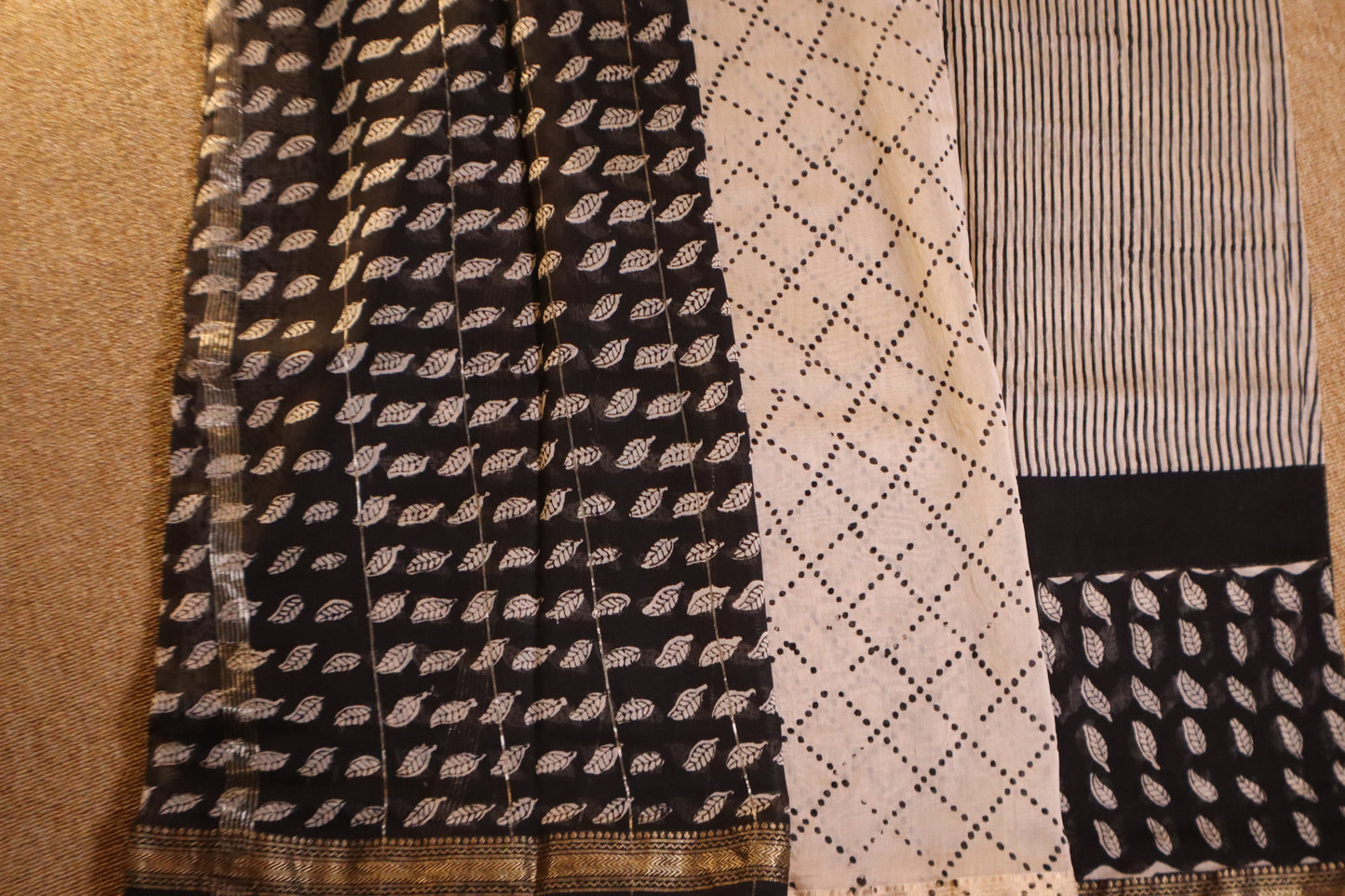 Maheshwari Silk Saree - Off-White with Black and Leaf Pallu